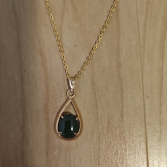 Elegant Gold Necklace with Green Pendant - Picture 2 of 5